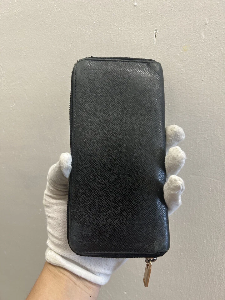 Cartera Larga Louis Vuitton Taiga Cremallera Vertical Redonda Cremallera Ardoise Simple DEFECTUOSA Foto 2 de 4