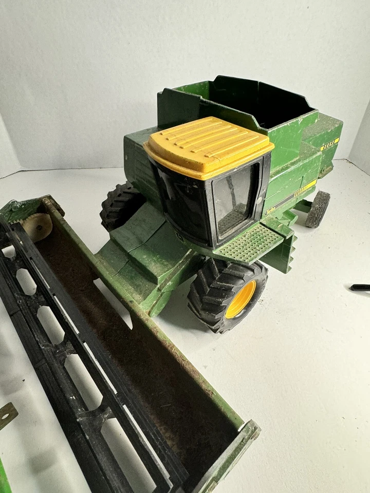 Combinación turbo John Deere Titon ERTL de colección de los años 80 con accesorio adicional Foto 2 de 4