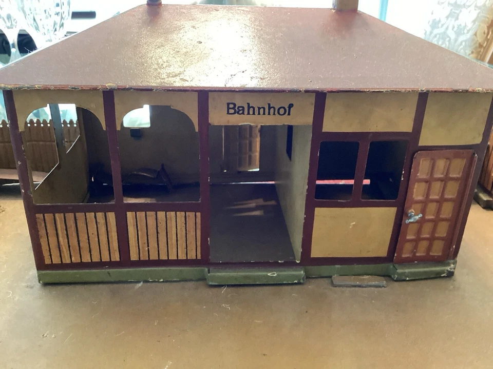 Estación de tren de preguerra Märklin Bahnhof No. 2030 Plus puerta de cruce/semáforo/señal Foto 2 de 4