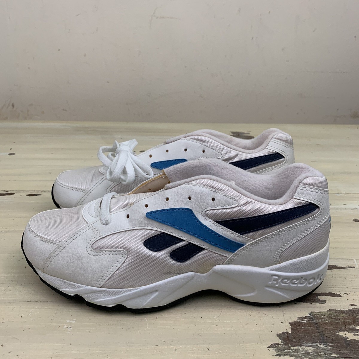 REEBOK Vtg NEW White Blue Dad Normcore Running Shoes, Mens MUST  SEE