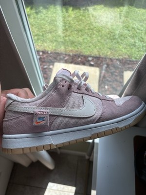 Nike Dunk Low Se Teddy Bear Size 10 Women s Light Soft pink Style Dz5318-640