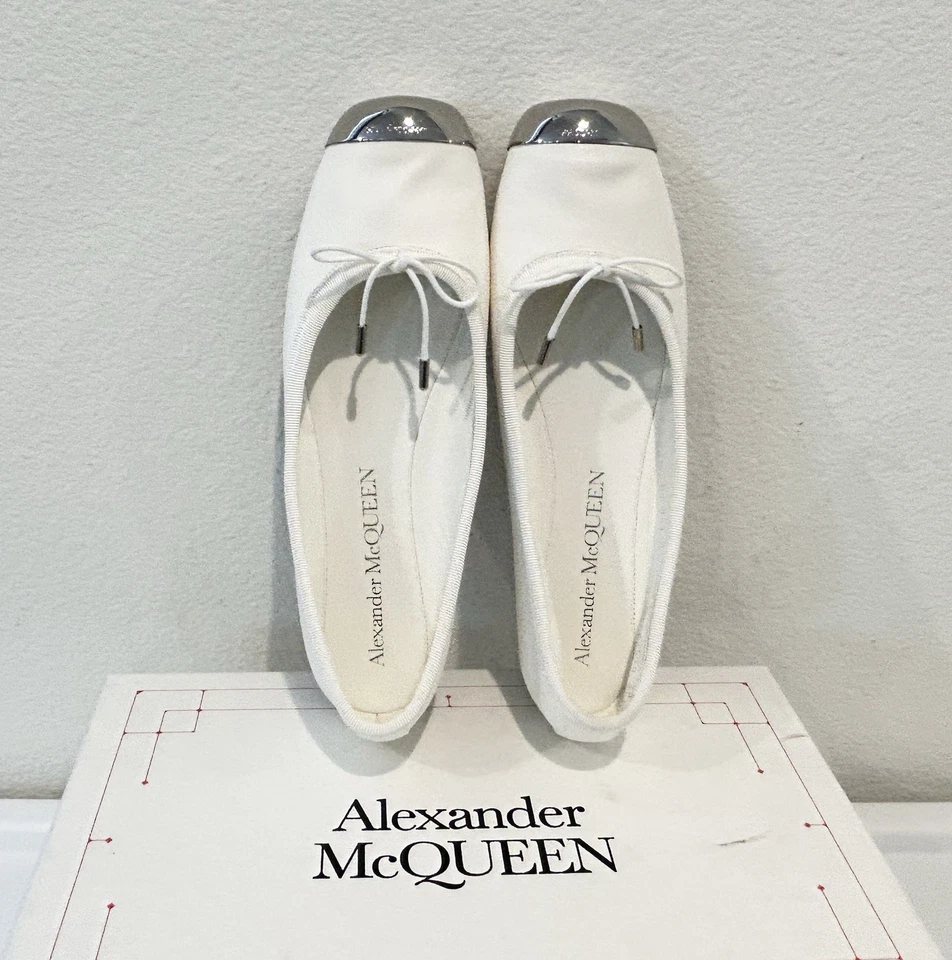 Bailarinas Alexander McQueen Punk Puntera Plateada Napa, Talla 38, Nuevas en Caja Foto 2 de 4