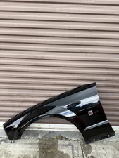 2006 FORD MUSTANG FRONT LEFT SIDE FENDER BODY SHELL COVER ASSY OEM / 64A