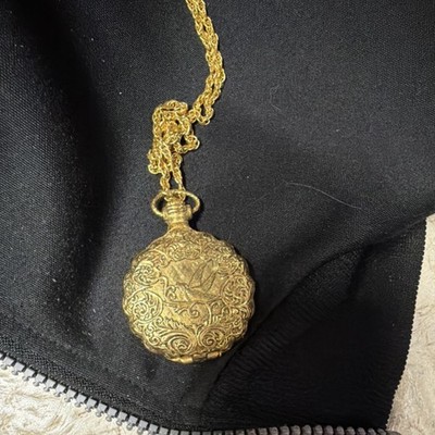 Max Factor Gold Tone Round Compact Pendant Necklace with Mirror