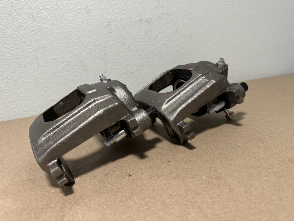 Par de pinzas de freno de disco delanteras centradas para Jeep CJ7 1982-1986 (KIT25814) Foto 4 de 4