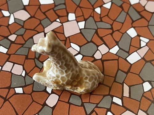 Wade England Miniature Porcelain Figurine Whimsies "Giraffe" - Picture 4 of 7