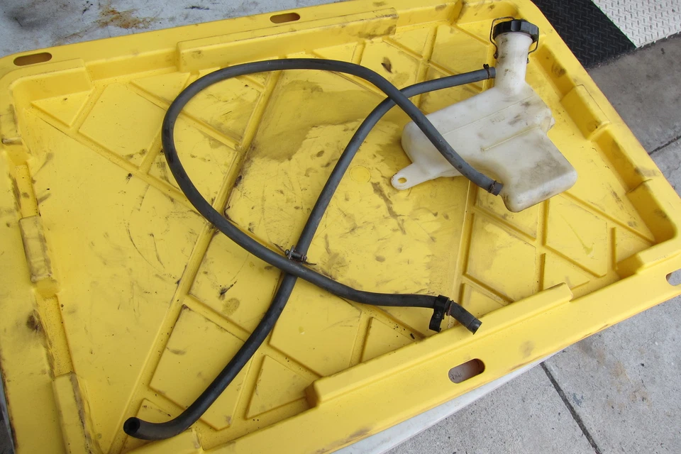 Honda CX650T 1983 turbo botella de desbordamiento Foto 2 de 4