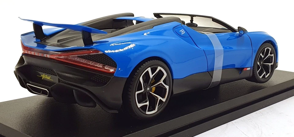 Maisto 1/18 Scale Diecast 46629 - Bugatti Mistral - French Racing Blue - Image 2 of 4