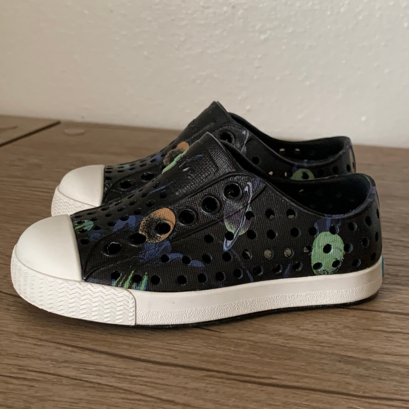 Infant Size 4 Up In Space Black Slip On Boys Water Sneakers