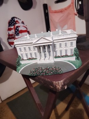 White House Resin Miniature Building Collectible, Painted 3D Effect Display