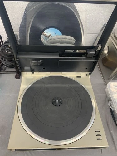 TECHNICS SL-J1  Linear Tracking Turntable Powers Up AS IS/Repair/Project