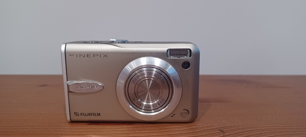 Fujifilm FinePix F30 Compact Digital Camera 6.3MP | eBay