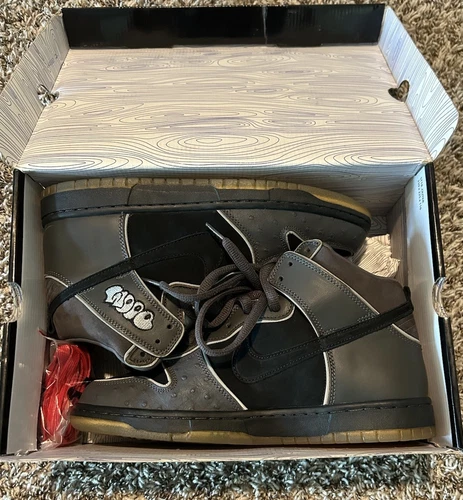 Size 9.5 - Nike Dunk SB Premium High MF Doom