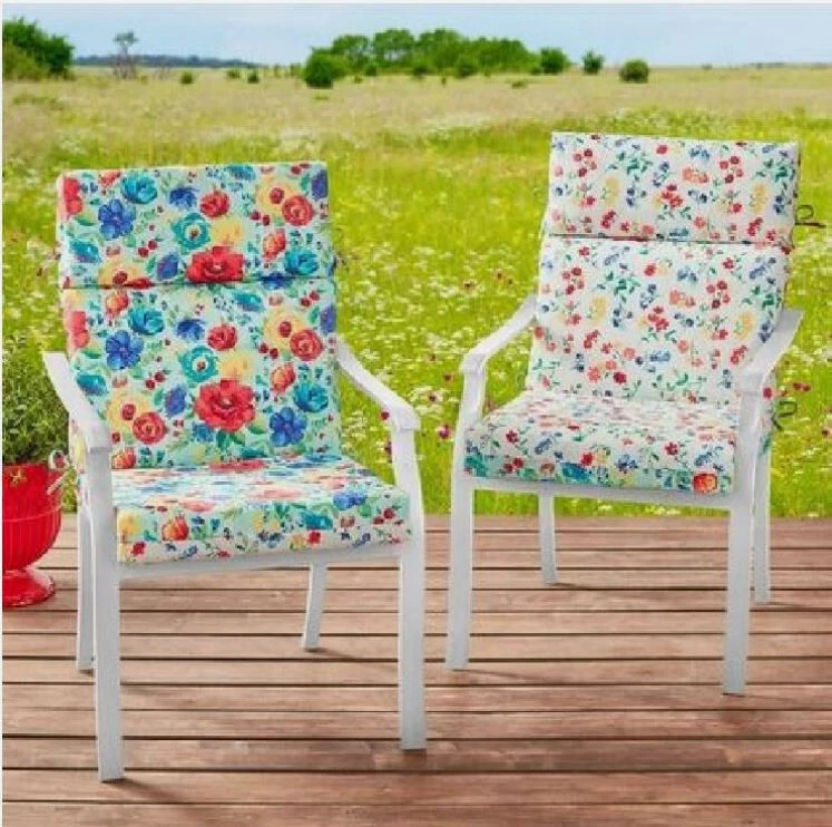 Paquete de 2 - Cojines reversibles para silla de exterior Delaney & Ditsy de 44" x 21" Pioneer Woman Foto 2 de 4