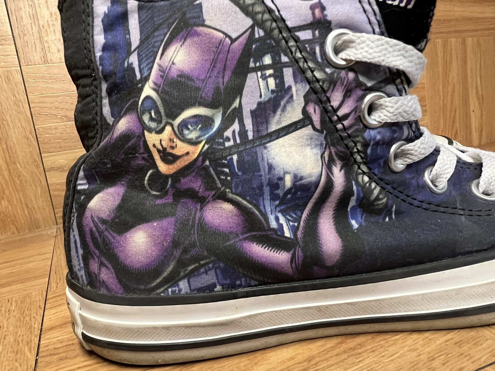 RARE🔥 Converse x CatWoman Vintage Comic Print Sz 5 M… Gem