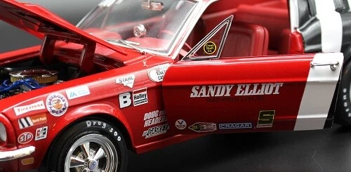Ford Mustang Cobra Jet SANDY ELLIOT 1968 escala 1:18 Auto World embalaje original NUEVO - Imagen 12 de 12