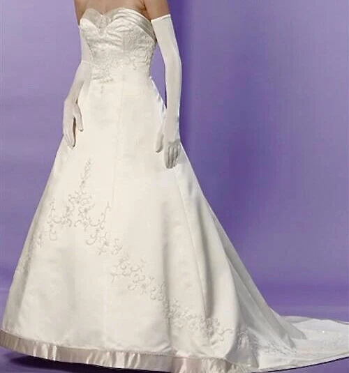 Vestido de novia sin tirantes cuello corazón con cuentas talla 14 nuevo sellado Foto 3 de 4