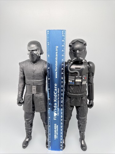 Figuras Hasbro Star Wars Kylo Ren 11.5" y First Order TIE Fighter Pilot 12" 2013 - Imagen 15 de 16