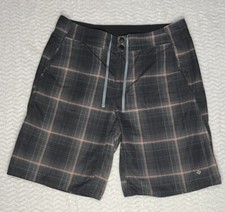 Columbia Outdoor Board Shorts Mens size 34 Gray Red Plaid Flat Front Omni Shade