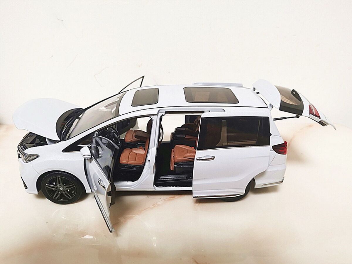 1/18 scale Honda Odyssey Sport Hybrid 2022 White Diecast Car 1/18 scale Honda Odyssey Sport Hybrid 2022 White Diecast Car