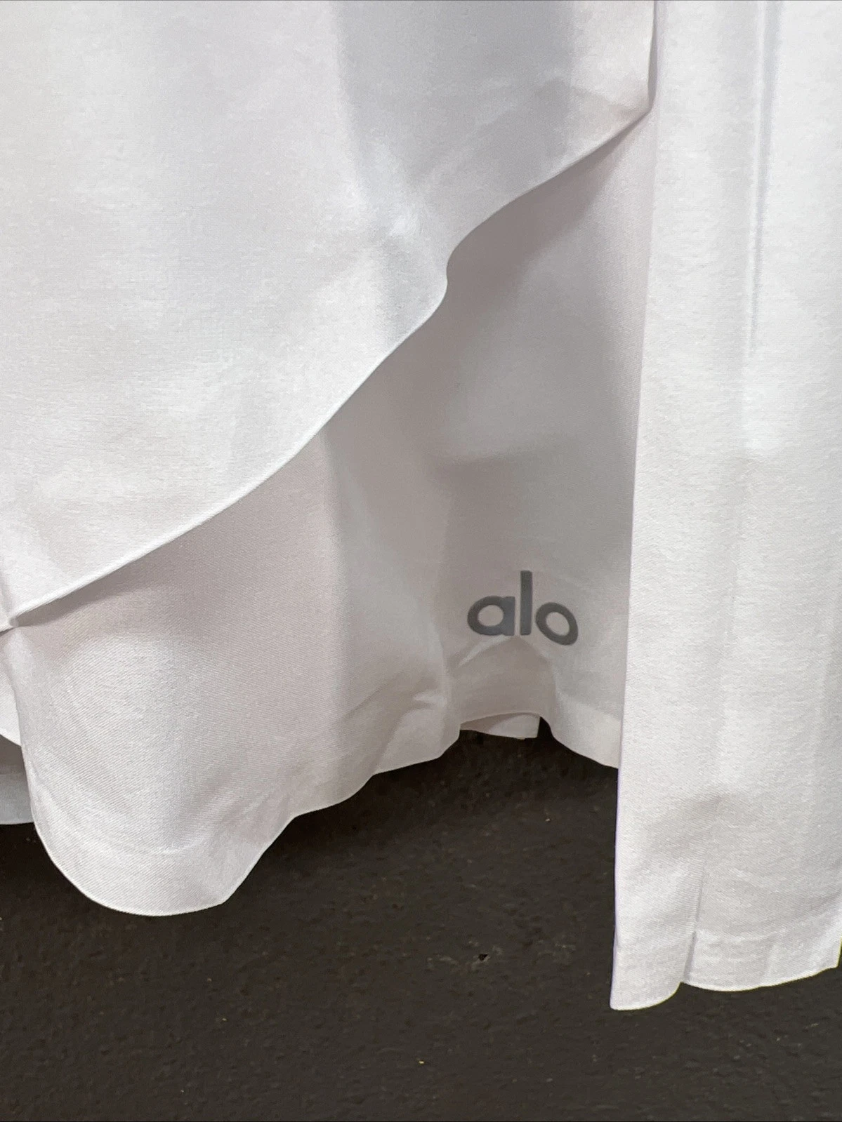 alo-yoga aces pleated golf pickle ball two tear shorts