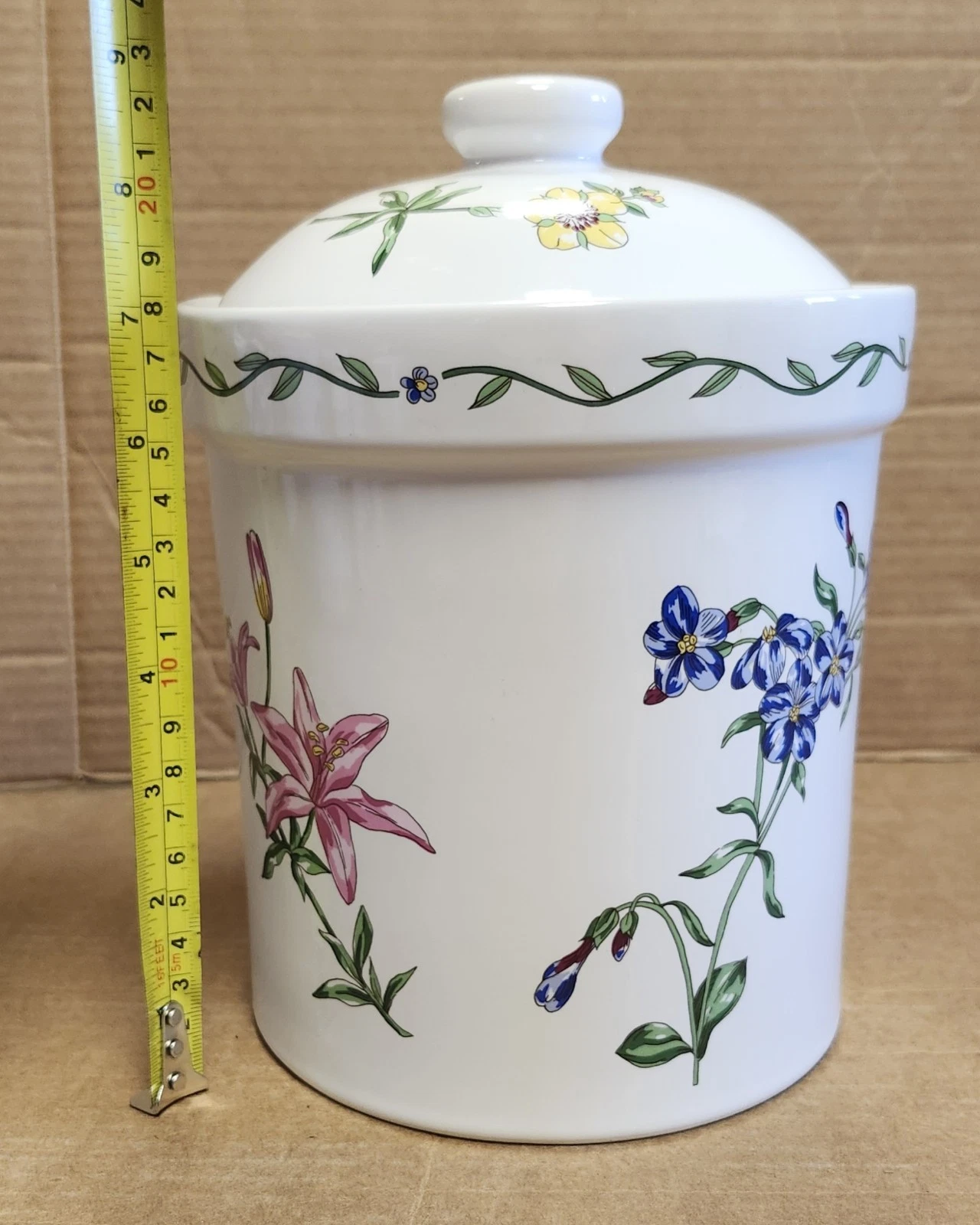 International Terrace Blossoms 9" Canister w/ Lid Floral Ceramic Jar Thailand