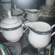 Lenox Kelly DEBUT green 8 5-Piece Pl Settings unused cream, sugar, serving bowls