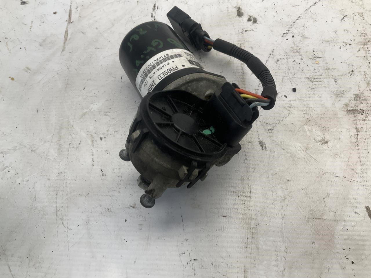 Maserati Ghibli 2014-2023 Front Windshield wiper motor