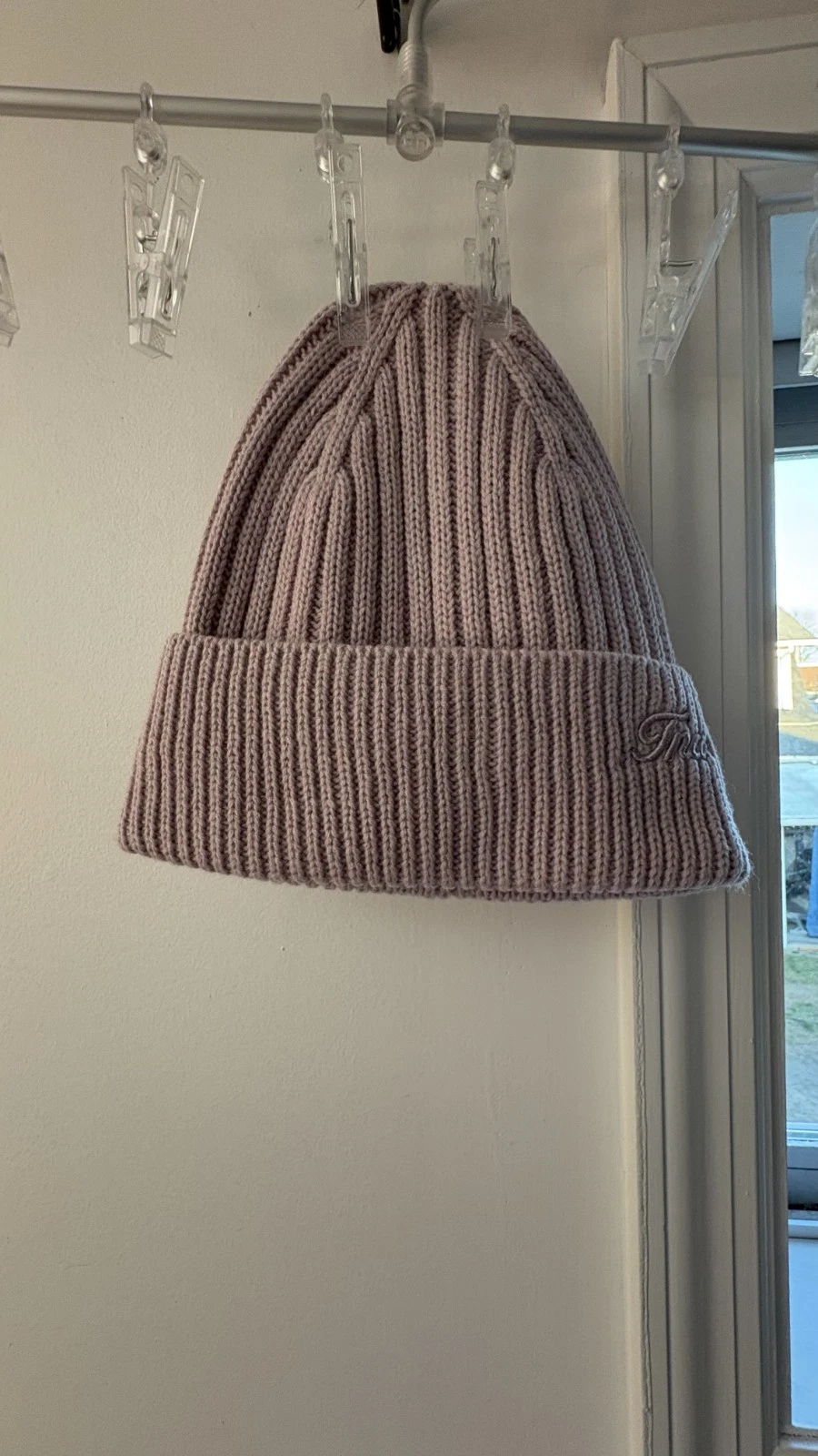 Aritzia Tna Backcountry Beanie Dusty Pink
Opens in a new window or tab