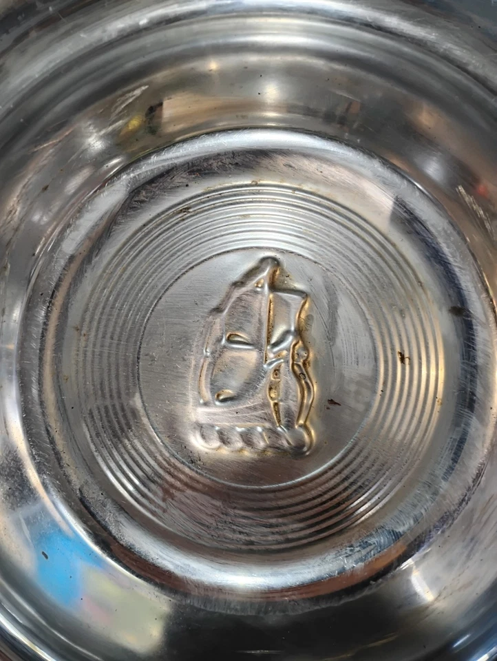 Genuine 1950 to 1952 Plymouth Cambridge Belvedere 15 inch hubcaps - Image 4 of 4