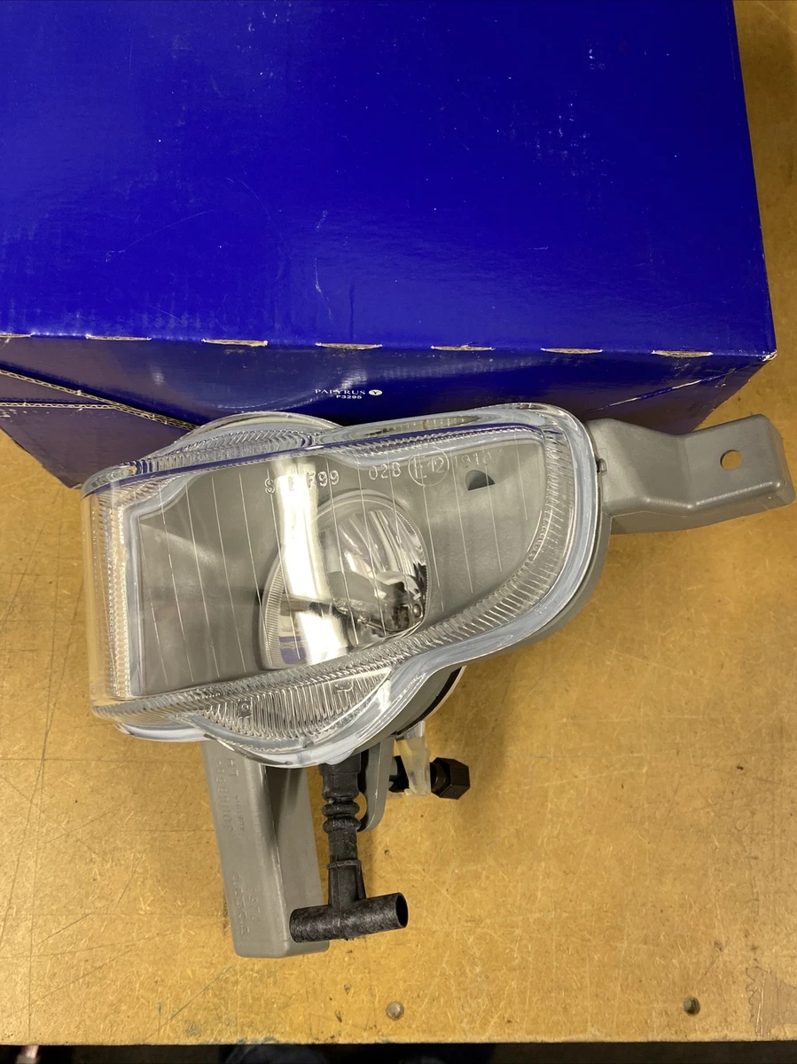Volvo S40 V40 Front Fog Lamp Light Left Genuine Volvo 01 04