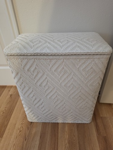 Vintage LaMont Athena White Faux Wicker Laundry Hamper-Excellent/Clean!