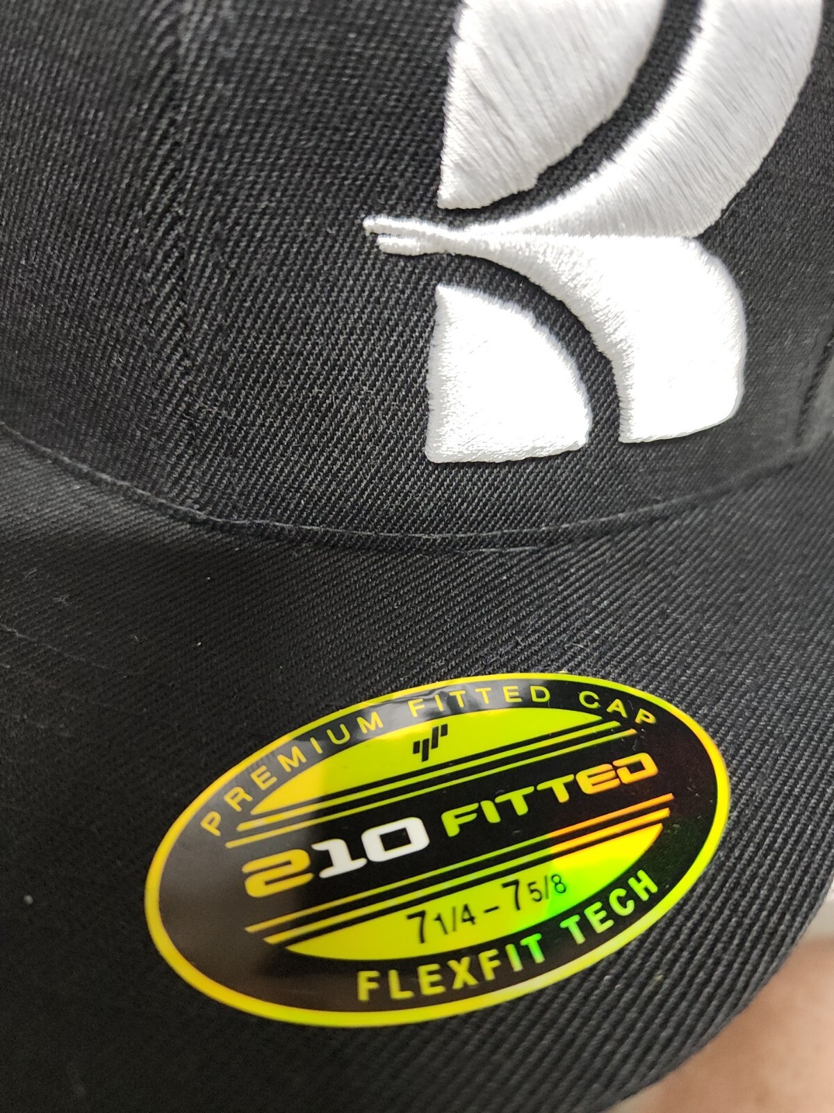 New 210 Fitted Krude Oil Field Drilling Rig Mens Black Hat Size 7 1/4 7 5/8  XL