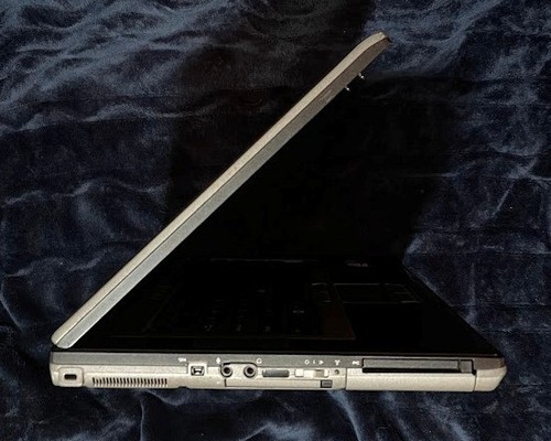 Komplett Dell Latitude D820 15,4"/2,0GHz/4GB/320GB/NVIDIA GPU/SERIAL DSUB/XP PRO - Bild 6 von 11