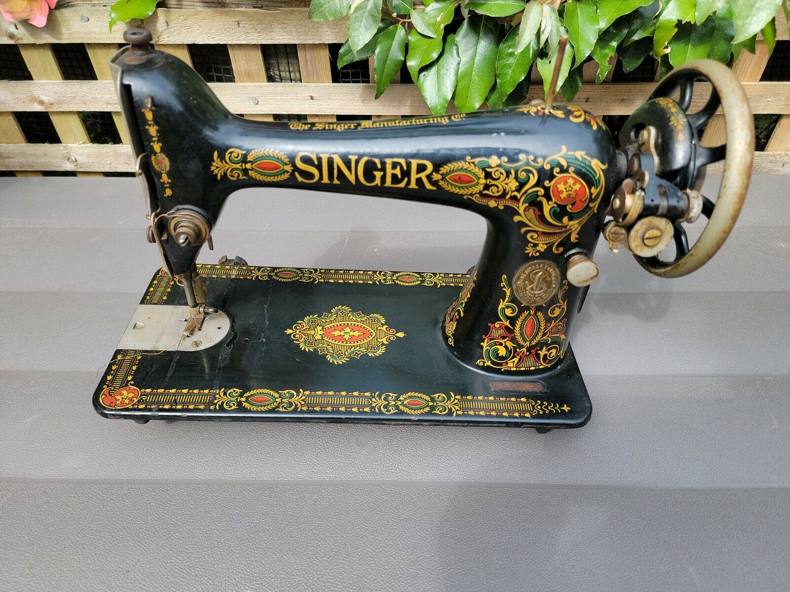 ANTIQUE SINGER SEWING MACHINE 1921 MODEL 66 "RED EYE"  for parts