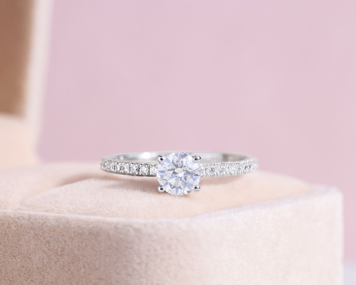 Ring H Color Si1 Clarity 70 Carat F-color SI1-clarity Round