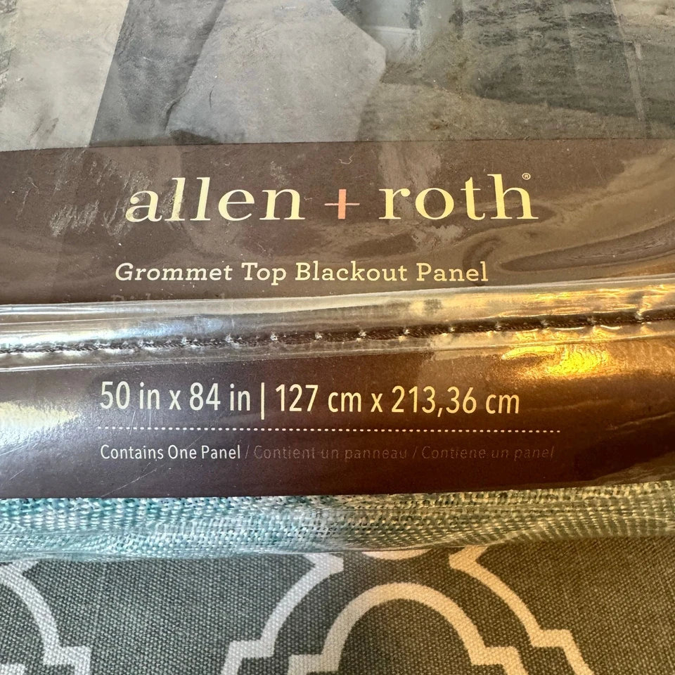 Panel de cortina ojal Allen + Roth Blackout superior marina boho verde 84” X 50” Foto 4 de 4