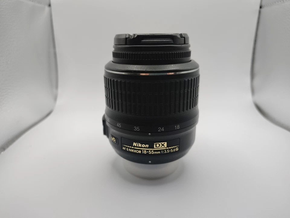 Nikon D5000 DSLR 12.3MP Camera 18-55mm VR Lens With Battery & Charger - Image 3 of 4