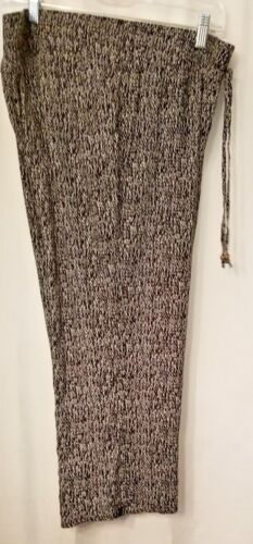 Women's Petite Pants Black & White Orig. $48 Retrology Size Large New Capri Crop