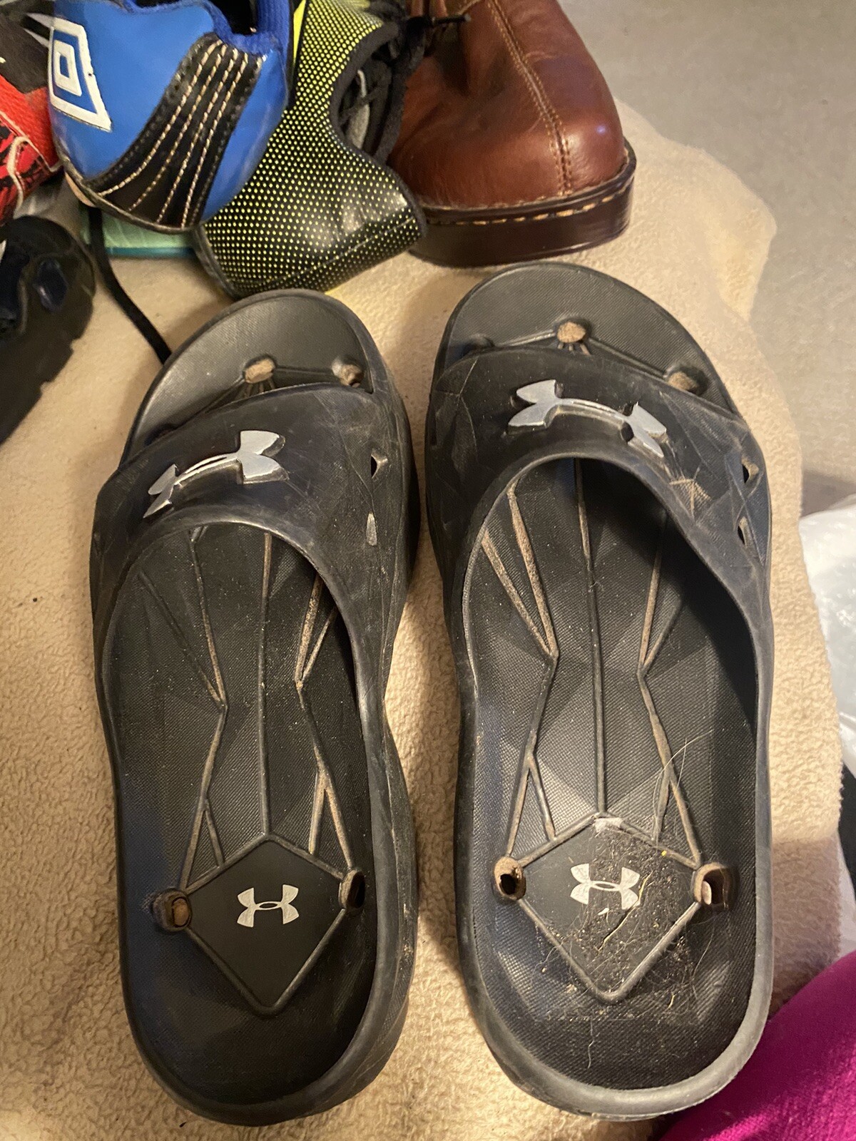 SAOLA Sandali pantofola sotto armatura ragazzi The Sole Measures 8"" probabilmente taglia 5 6