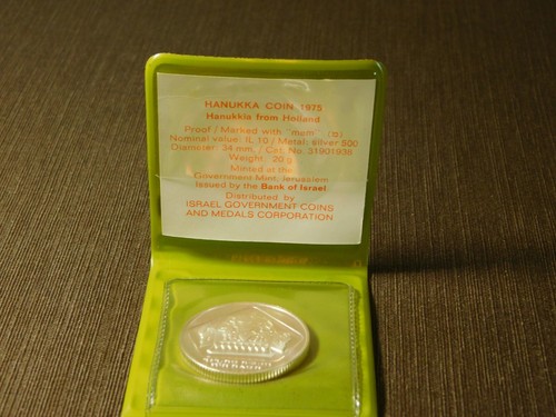 VINTAGE JEWISH ISRAEL 1975 HANUKKA from HOLLAND PROOF 10 LIROT SILVER COIN