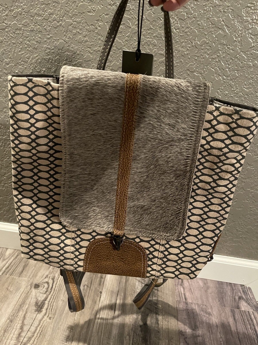 Myra bag honeybee print Canvas backpack Hair On Hide Flap  display picture 1