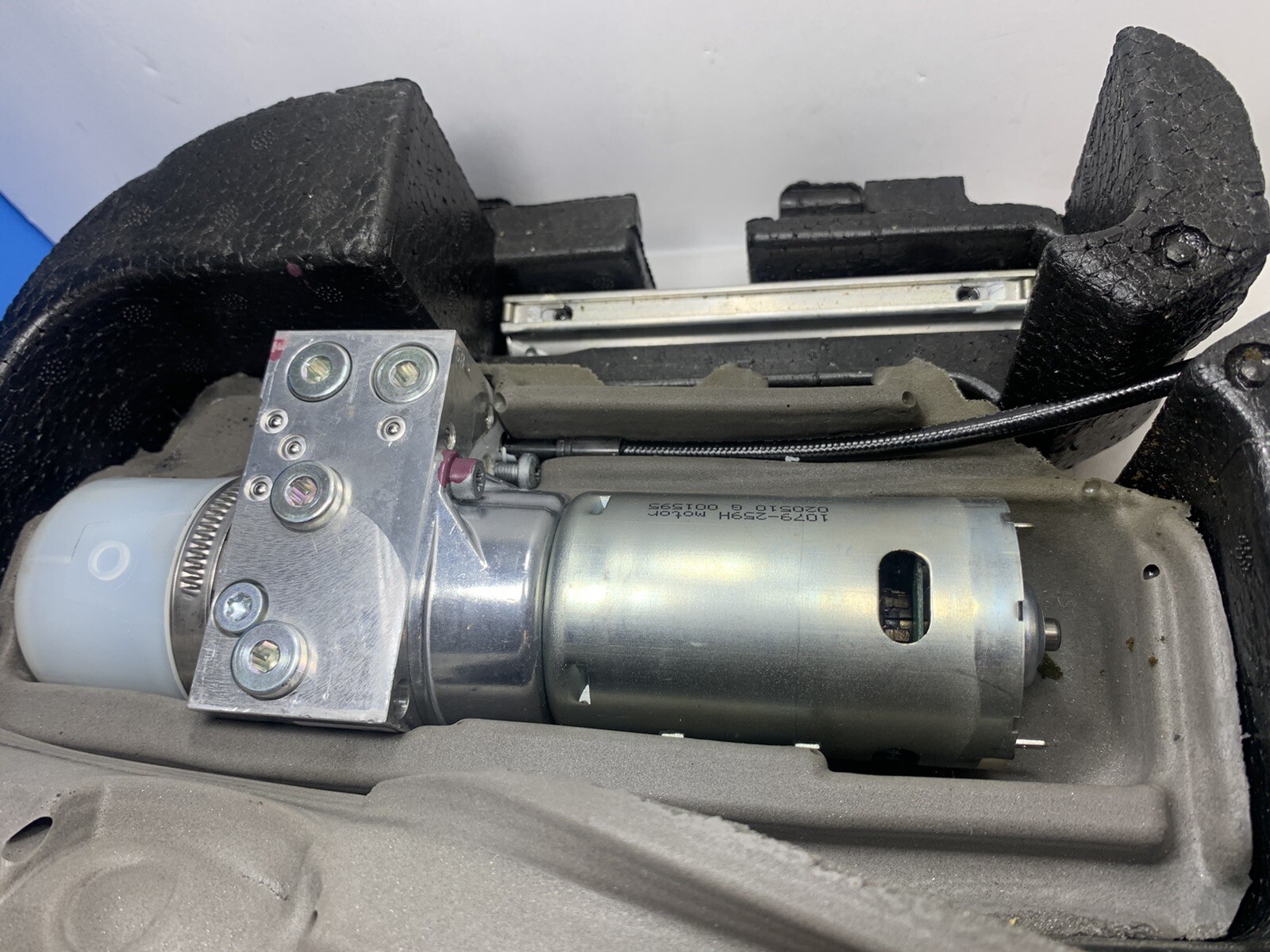 0912 MERCEDES W251 X164 GLCLASS TAILGATE LIFTGATE PUMP MOTOR OEM