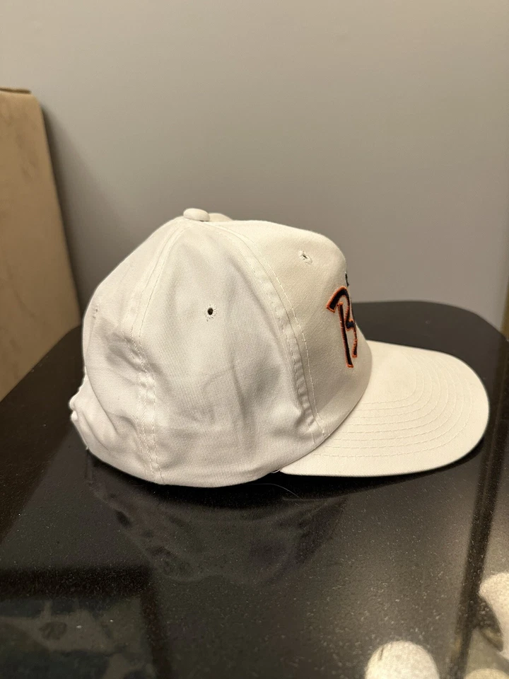 Sombrero de escritura blanca de los Chicago Bears Foto 3 de 4