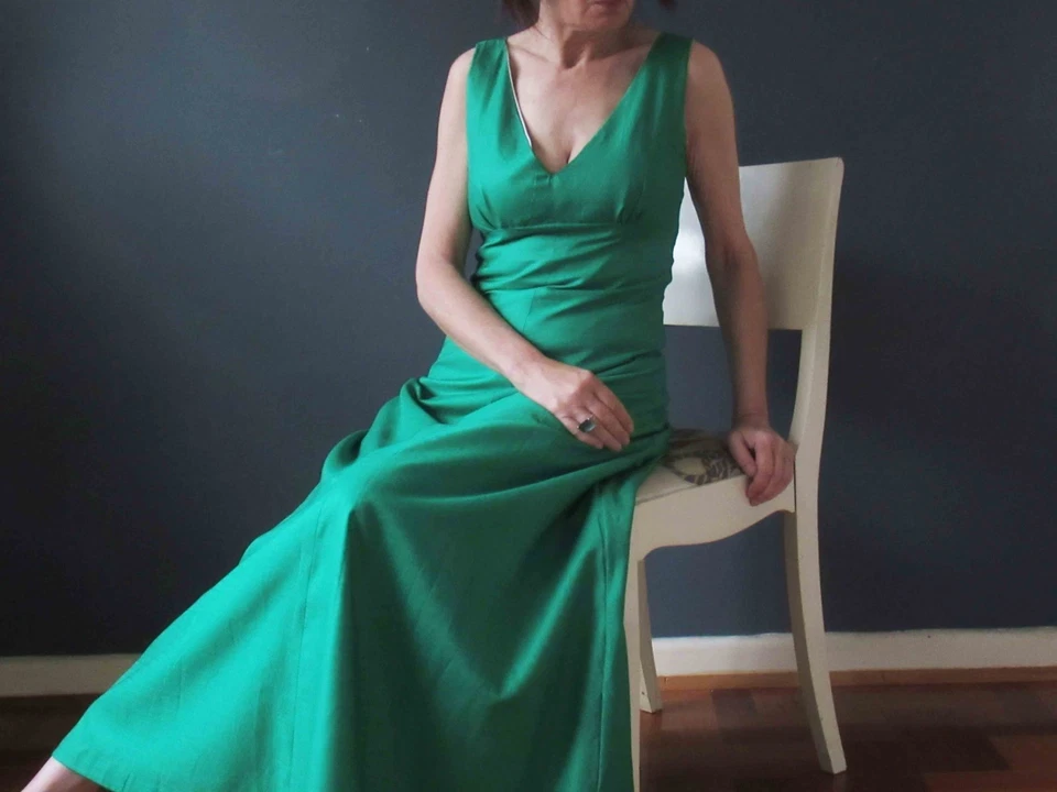 Maxi Vestido Pequeño Vintage Años 70 Hecho a Mano Verde Esmeralda Línea Imperio Foto 2 de 4