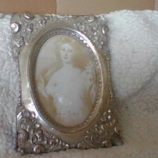 Pretty Ornate Baroque-Style Picture Frame 4x6" Hang or Free Stand Blk Velvet Bac