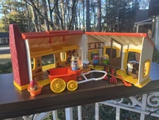 Vintage 1974 Hasbro WEEBLES WOBBLE WEST WESTERN RANCH HOUSE, 4 Weebles, Horse