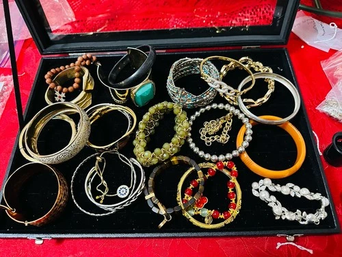 Vintage Lot Of 24 Costume Jewelry  Bracelets, Metal, Gemstone & More Some Signed