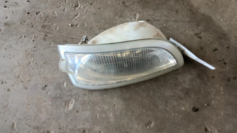 Luz de conducción usada se adapta a: Ford Windstar 2003 cubierta de parachoques antiniebla montada Gra Foto 2 de 4