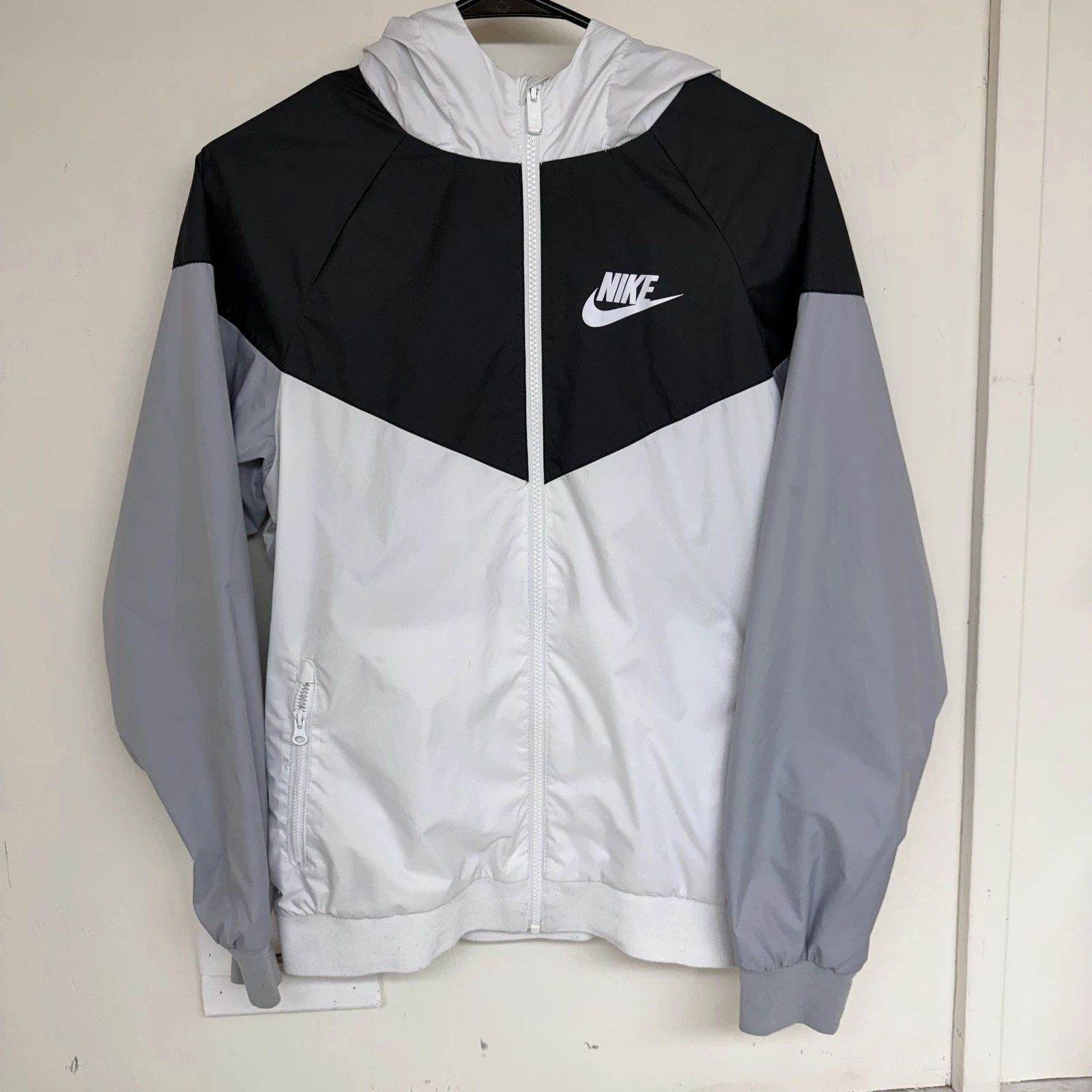Nike Windbreaker Jacket Youth XL Full Zip Hooded 850443-102 Black White Vented